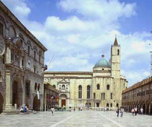 Foto della Piazza del Popolo di Ascoli Piceno 